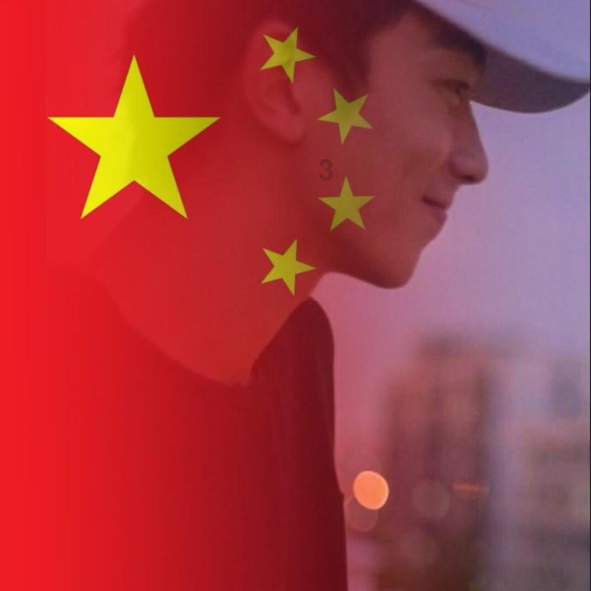 高空畅游的女孩